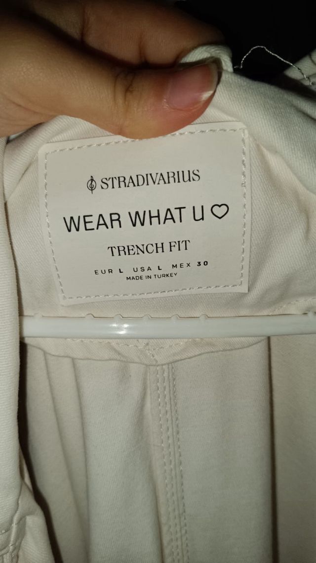 Gabardina blanca de stradivarius
