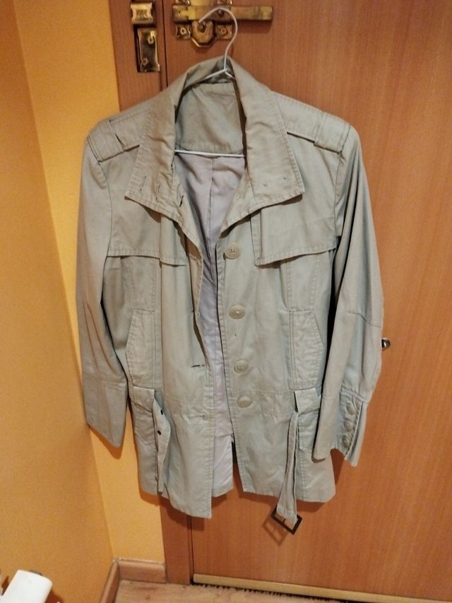 Gabardina de mujer.