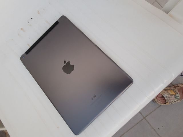 Apple iPad 10.2-inch (9th gen) Wi-Fi + Cellular A2