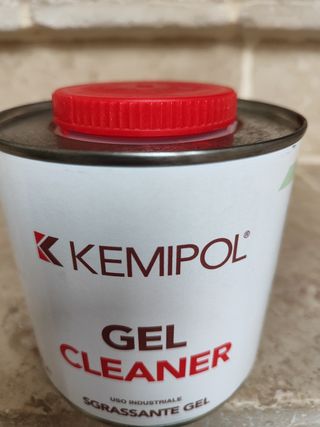 Sgrassante per metalli