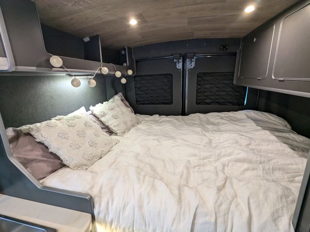 Furgo Turismo camperizada FordTransit2020 Ducato