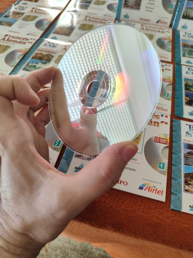 CDs de aprendizaje de francés y alemán.