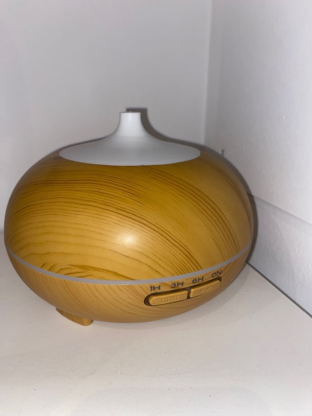 Aroma difusor eléctrico con diferentes luces LED