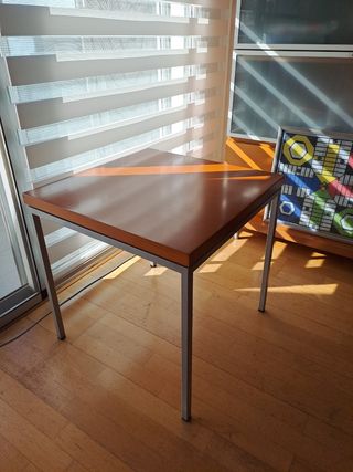 Mesa auxiliar ( se vende sin decoración)