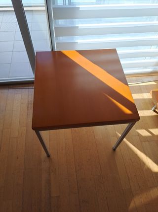 Mesa auxiliar ( se vende sin decoración)