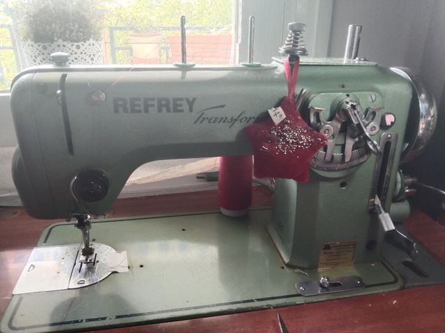 Maquina de coser refrey 427