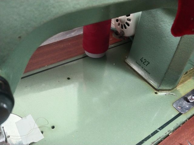 Maquina de coser refrey 427