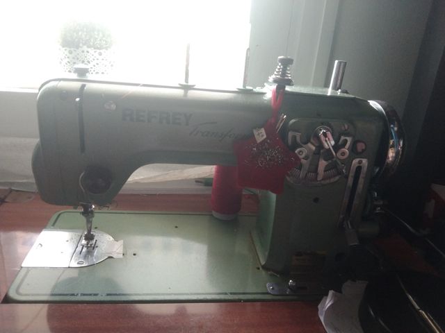 Maquina de coser refrey 427