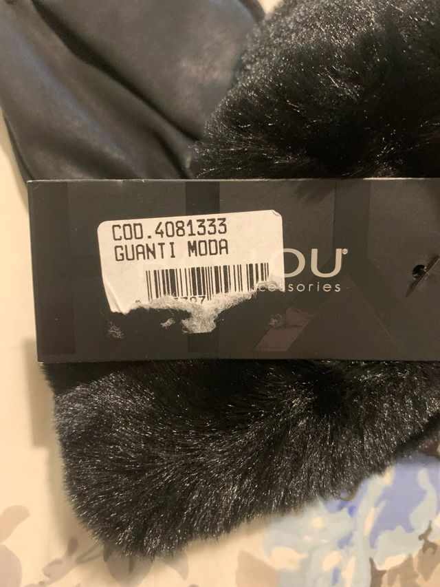 Guanti eleganti con polsini in ecopelliccia
