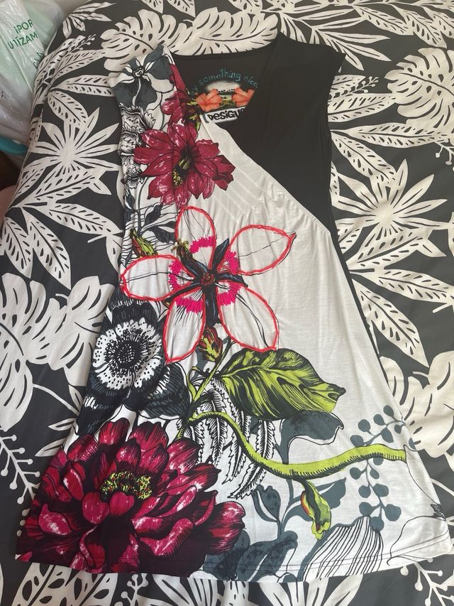 VESTIDO VERANIEGO DESIGUAL