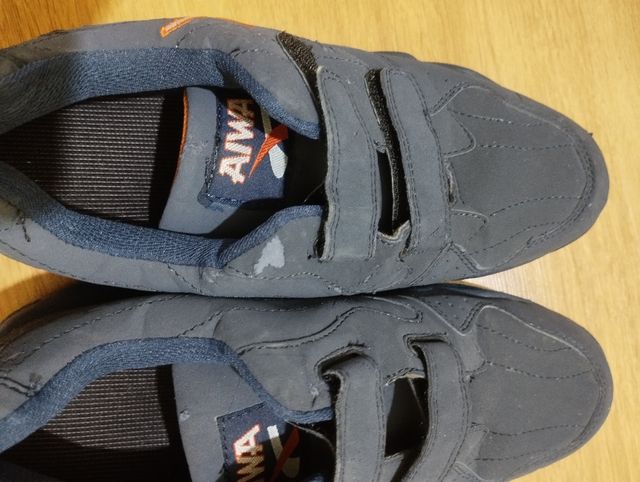 Playeros marca Aiwa talla 40 con velcro