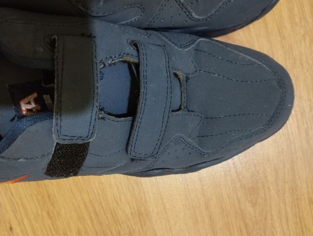 Playeros marca Aiwa talla 40 con velcro