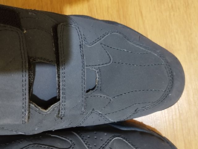 Playeros marca Aiwa talla 40 con velcro