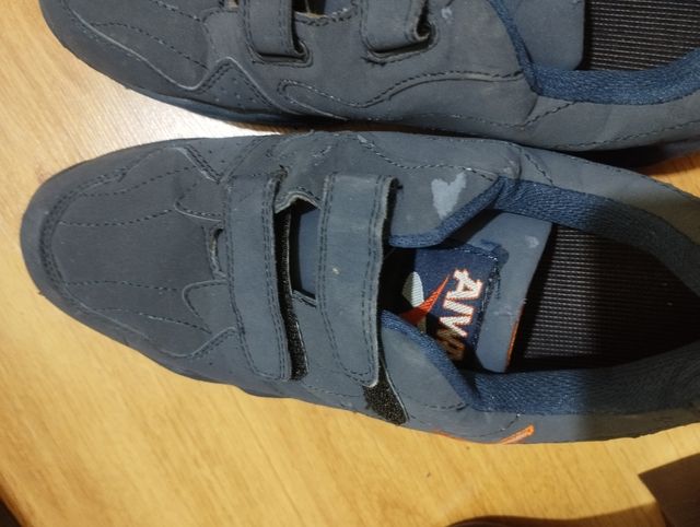 Playeros marca Aiwa talla 40 con velcro