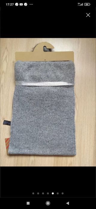 Conjunto de gorro y bufanda a juego.