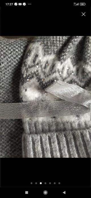 Conjunto de gorro y bufanda a juego.