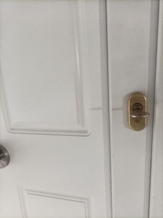 Puerta de entrada lacada en blanco 
