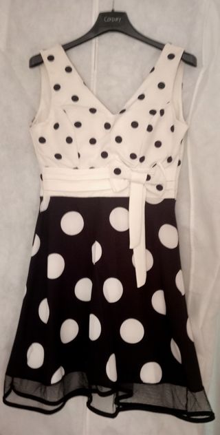 Vestido corto de topos blanco y negro