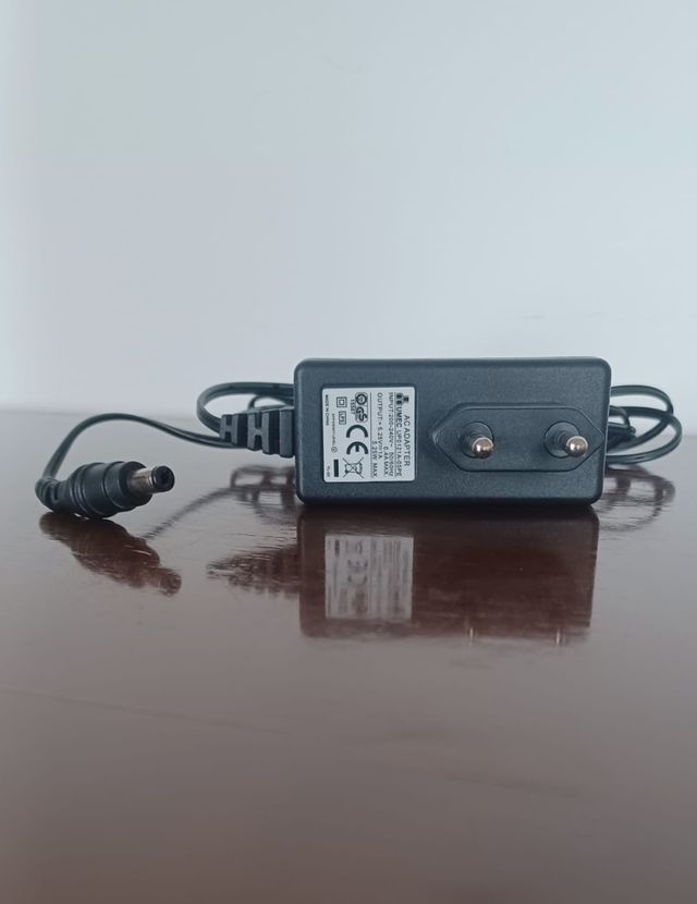 Alimentatore UMEC UP0121A-05PE 5,25V 1A - 50/60Hz