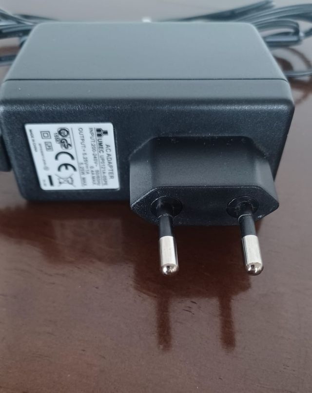 Alimentatore UMEC UP0121A-05PE 5,25V 1A - 50/60Hz