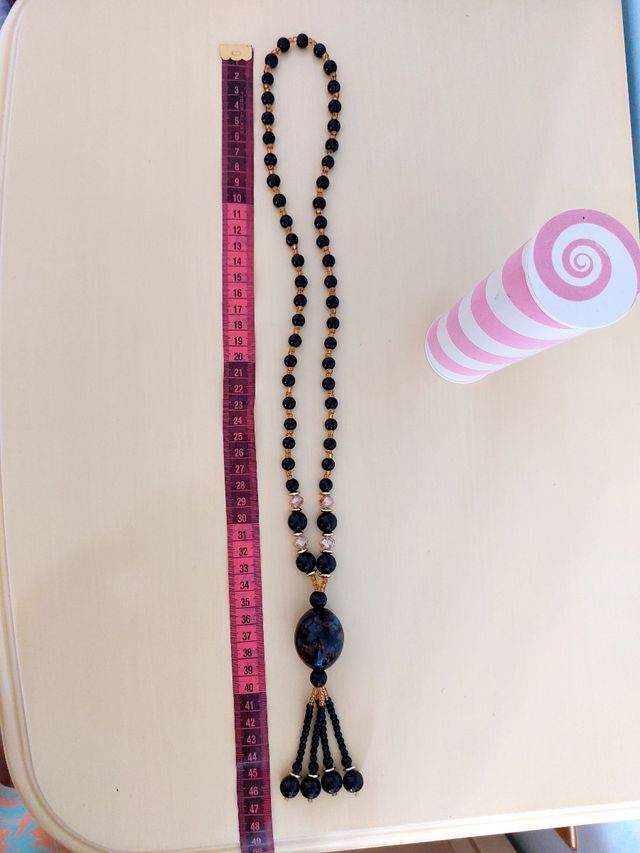 Collana con perle nere. Bijoux. Girocollo