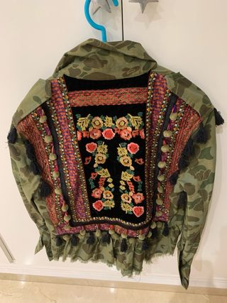 Chaqueta bordada Zara