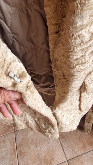 Pelliccia astrakan ecologica corta beige