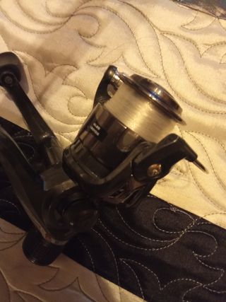 Canas y carrete de pesca