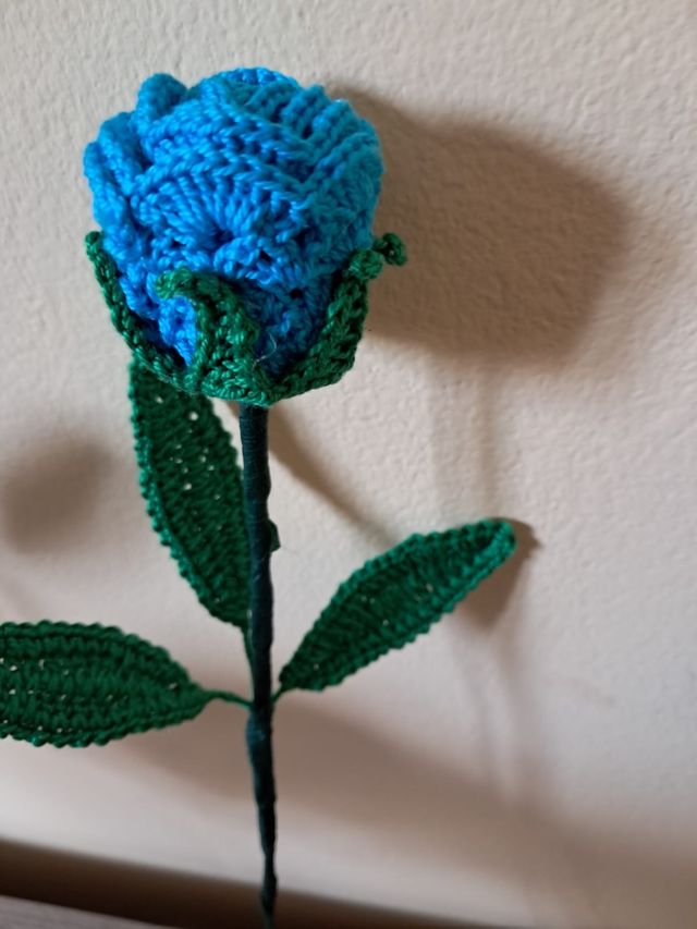 Rose lavorate ad uncinetto a mano