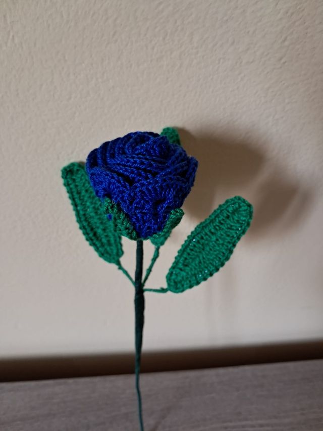 Rose lavorate ad uncinetto a mano