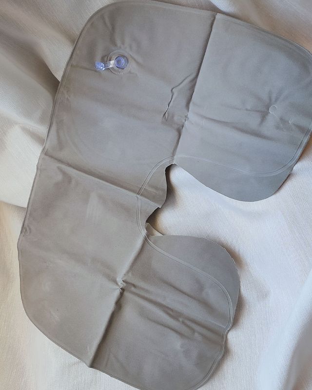 Almofada Insuflável Cinzenta para Viagem ou Praia