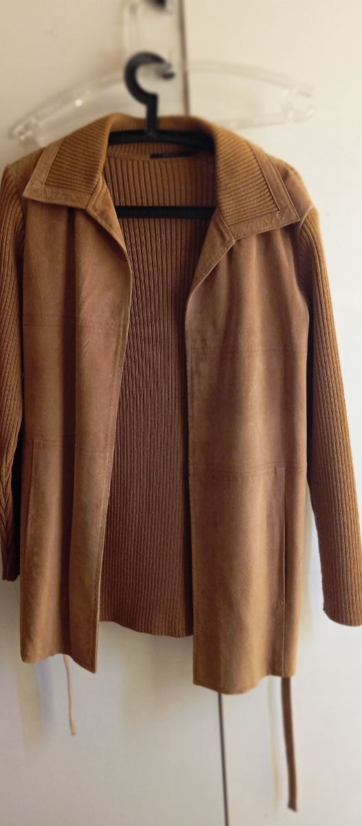 Chaqueta piel y lana Cortefiel. 