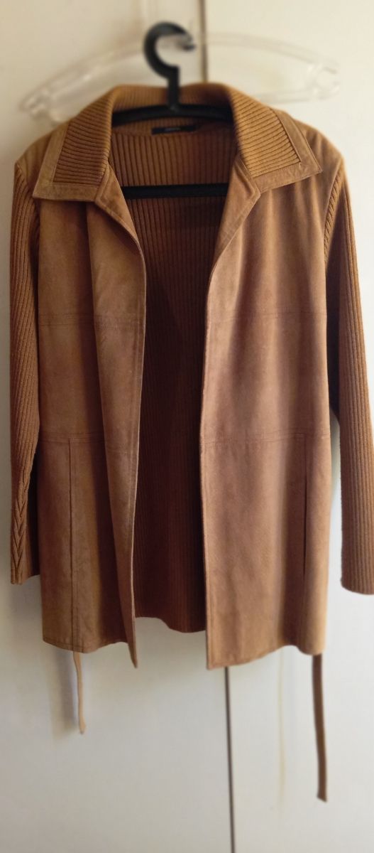 Chaqueta piel y lana Cortefiel. 