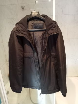 chamarra negra impermeable