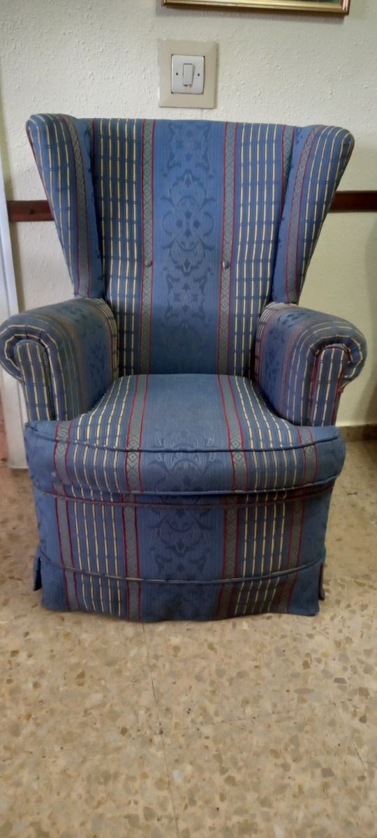 Coppia di poltrone con orecchini