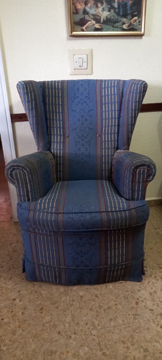 Coppia di poltrone con orecchini