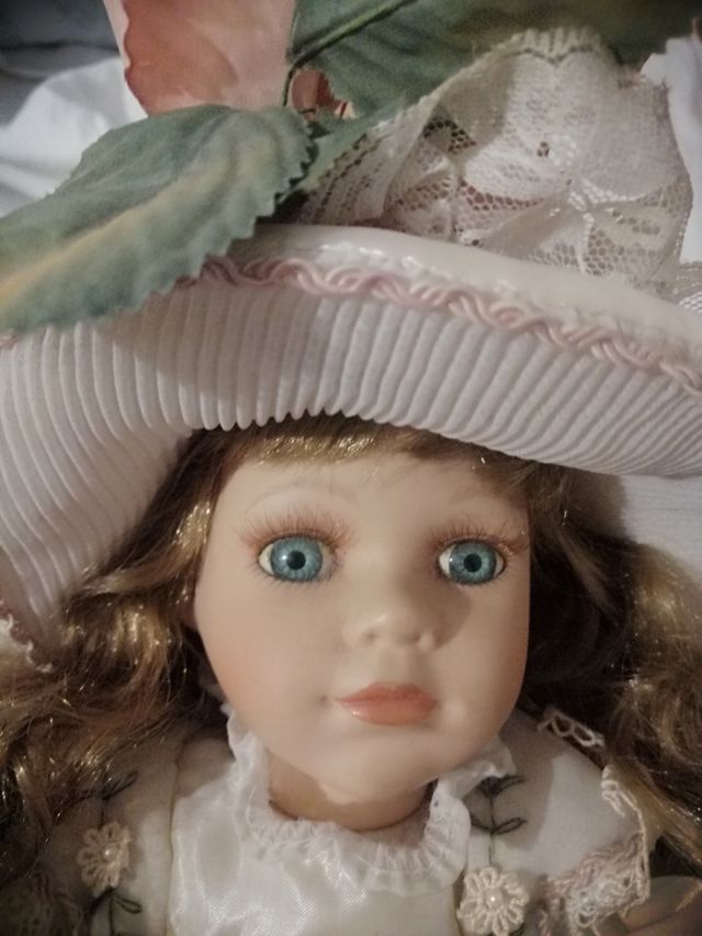 Muñeca porcelana ojos cristal 