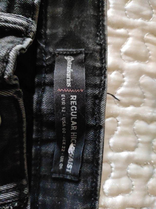 Pantalón vaquero pitillo negro rotos