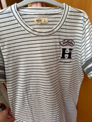 Camiseta gris de rayas Hollister