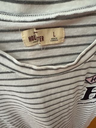 Camiseta gris de rayas Hollister