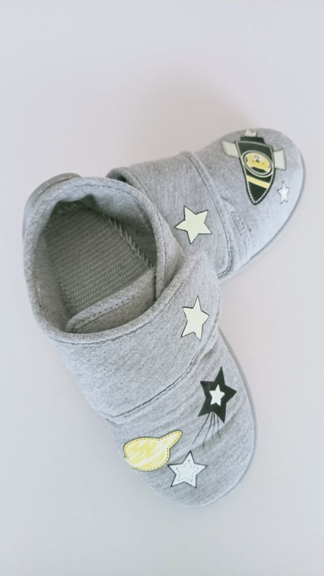 Zapatillas de niño, talla 27