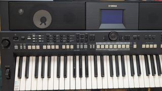 Teclado Yamaha PSR-S650