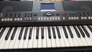 Teclado Yamaha PSR-S650