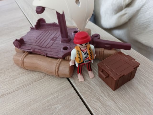 Barca pirata Playmobil con pirata cofre