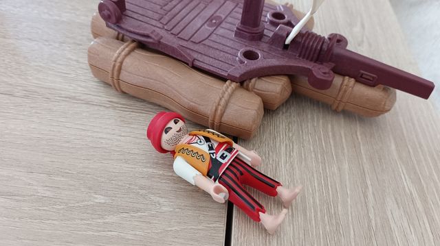 Barca pirata Playmobil con pirata cofre