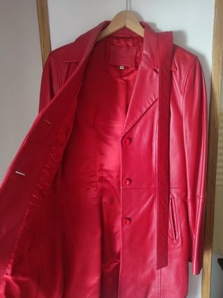 Abrigo rojo de piel