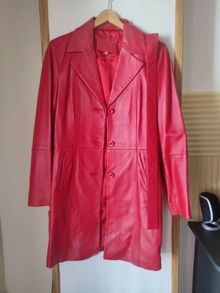 Abrigo rojo de piel