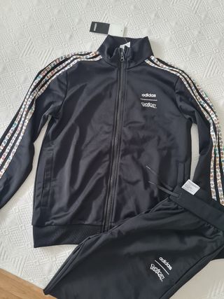 Chándal Adidas Pokémon talla 11-12