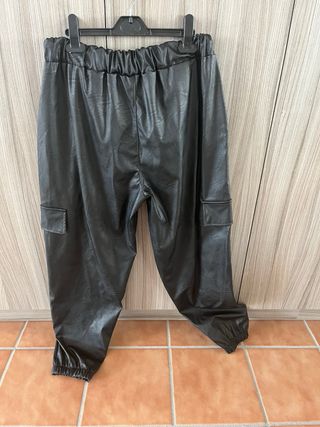Pantalones de cuero elásticos