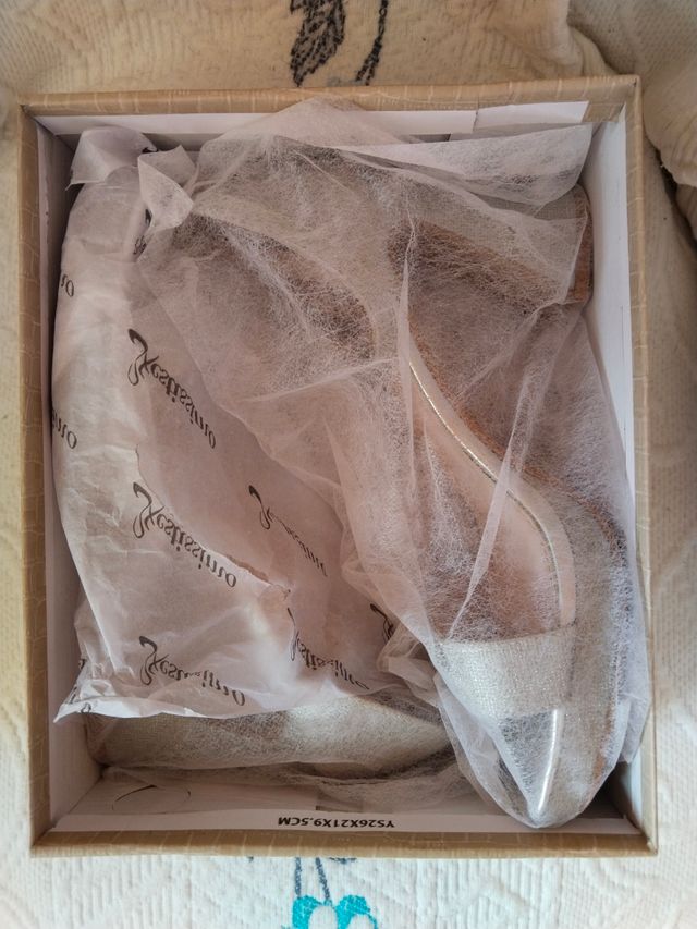 Sandalias plateadas de tacón